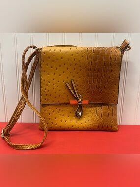 Women’s Textured Crossbody Bag in Cognac Brown